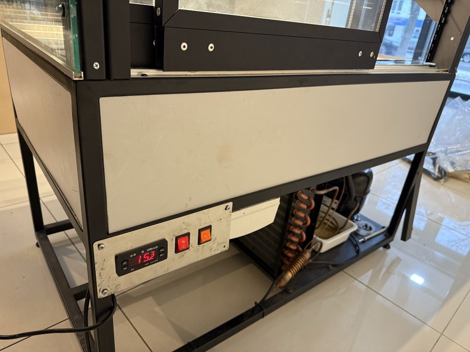 Холодильна вітрина Holodnyj Mid