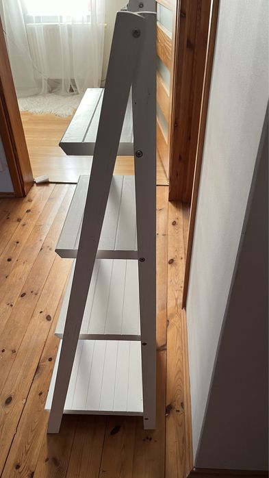 Regał bialy drabinka