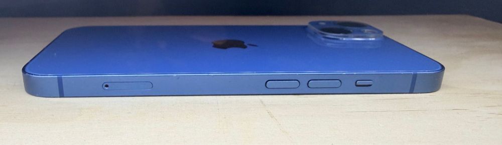 iPhone 13 - 128GB - Cor Azul  Estado: Usado, em ótimo estado!