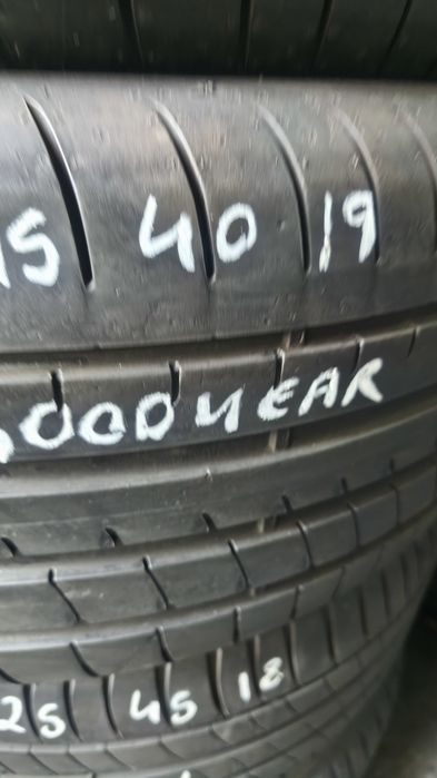 Pneus  245/40/19