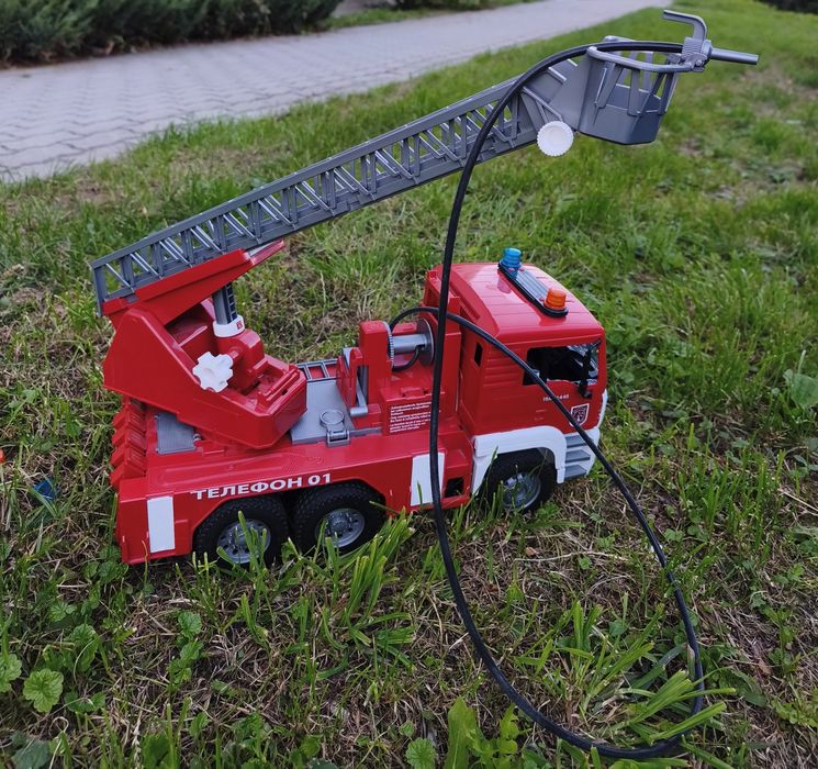 Wóz strażacki MAN Bruder 02771 + figurka