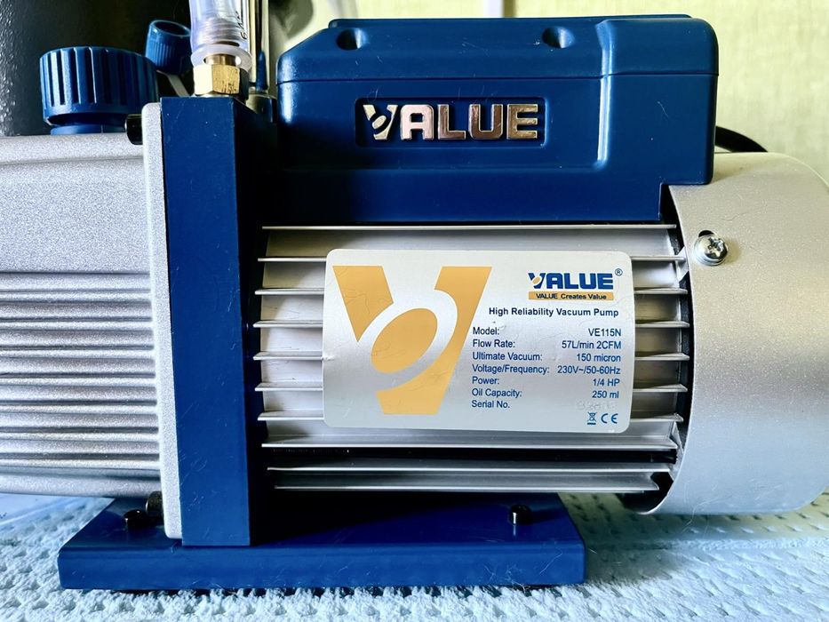 Вакумний насос з камерою