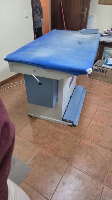 Mesa de engomar rectangular industrial, Anghinetti, MOD 611V
Ano 2001