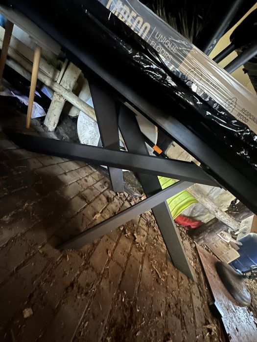 Stol nowoczesny solidny