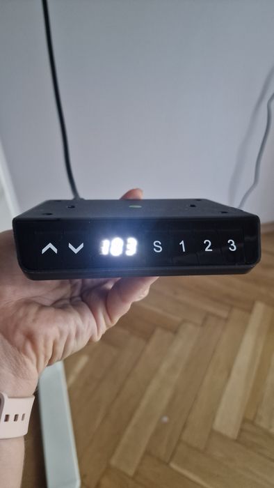 Dębowe biurko regulowane elektrycznie