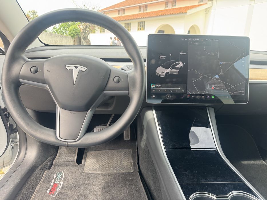 Tesla Model 3 - Standard RWD