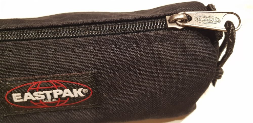 Estojo Eastpak preto