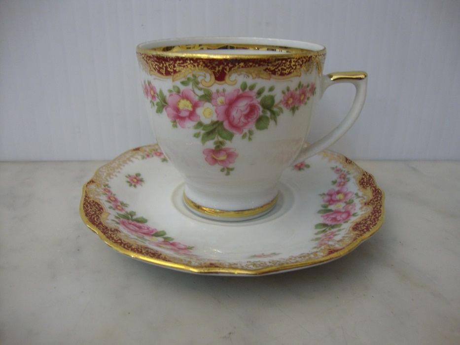 Chávena antiga em porcelana europeia