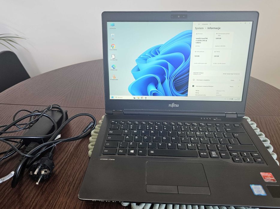 Fujitsu lifebook U748 14" i7-8th  Win11 256 GB  8 GB ram
