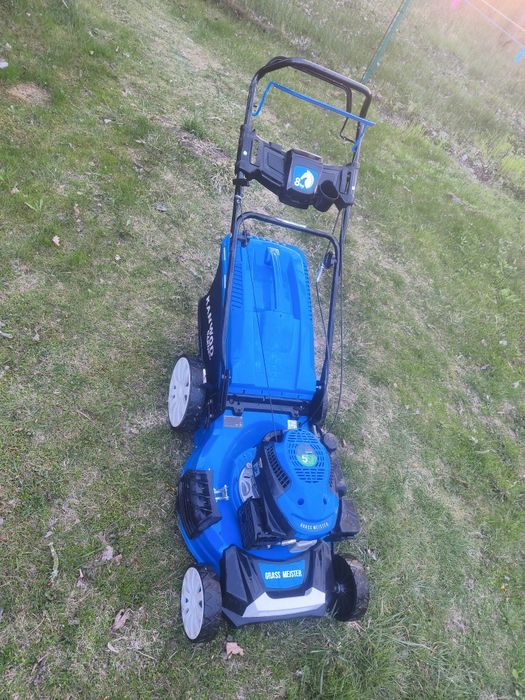 Kosiarka spalinowa z napędem