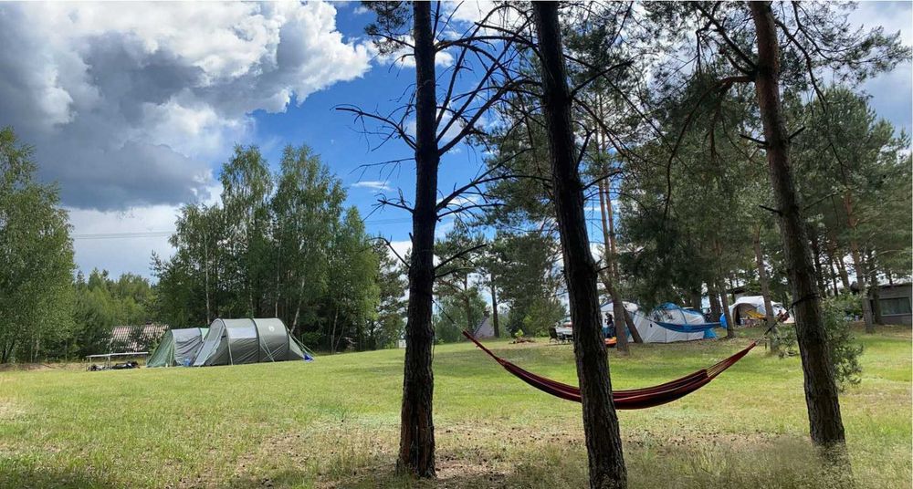Pole Namiotowe, Camping