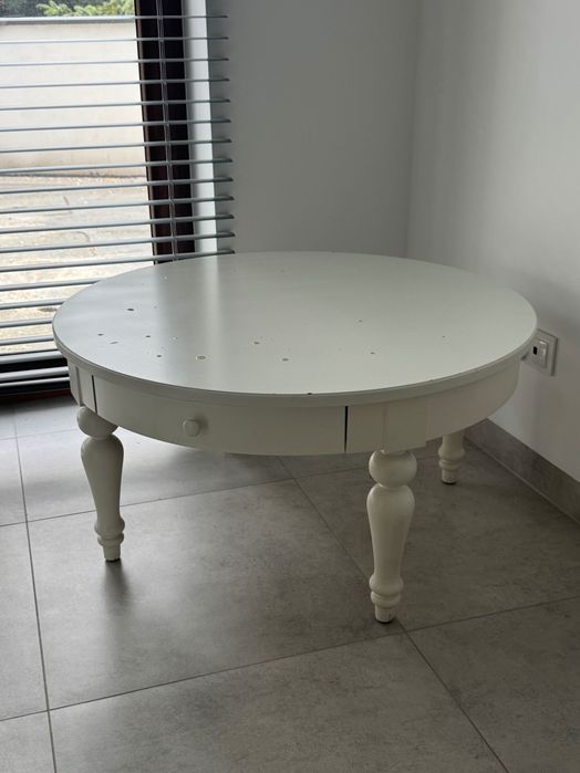 Stolik kawowy Ikea Isala okrągły z szufladą średnica: 90 cm