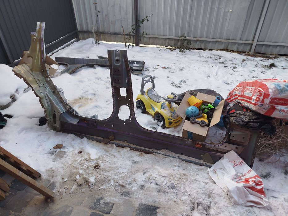 Продам четверть тесла Y правая