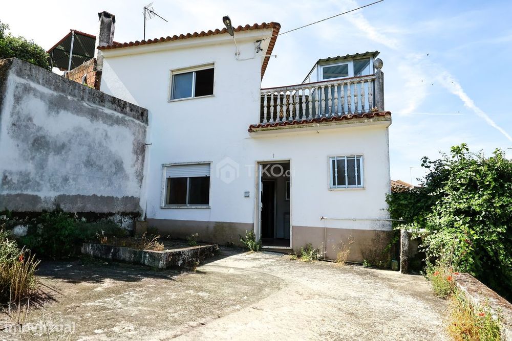Moradia T3 Com Potencial Para 2 Habitações | Centro De Alcanena