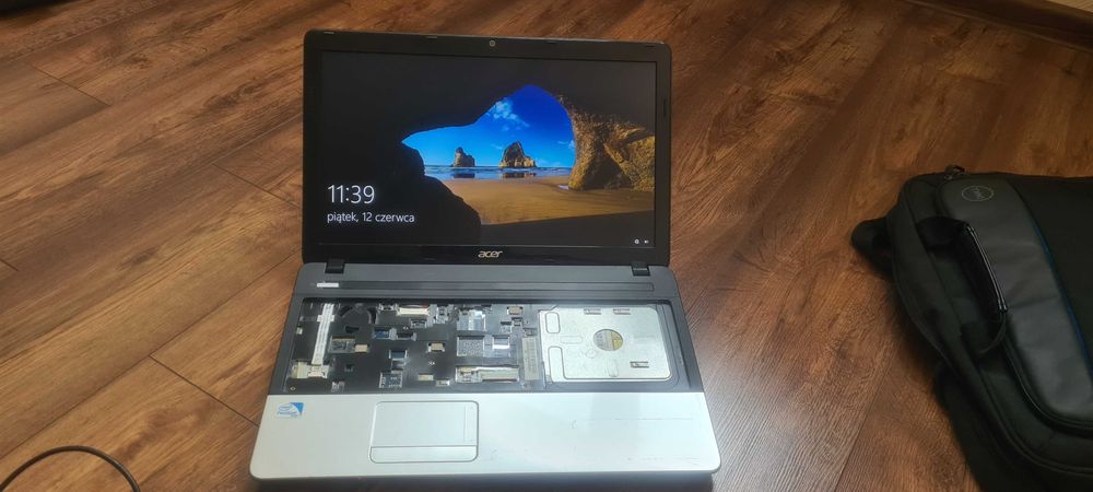 Laptom Acer Model E1-351GB9604G50Maks