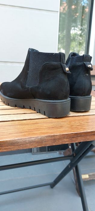 Świetne zamszowe botki