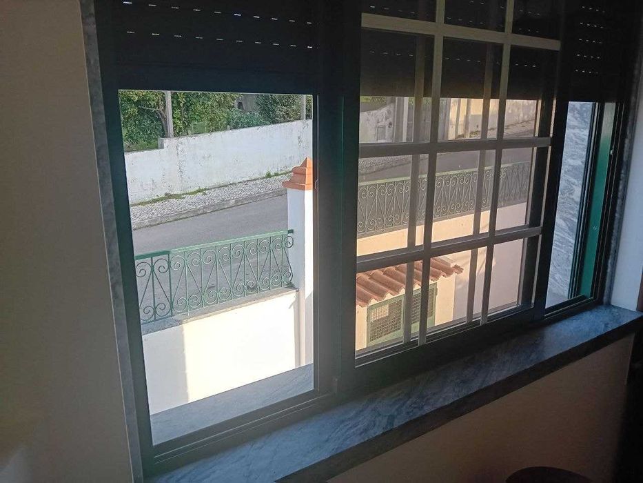 Tenho quarto para alugar em moradia Rua do Mar N 8 Almada, Caparica