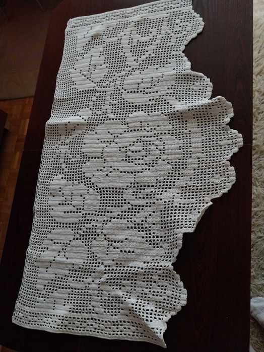 Dwie zazdroski na okno Haft szydełkowy  ecru.