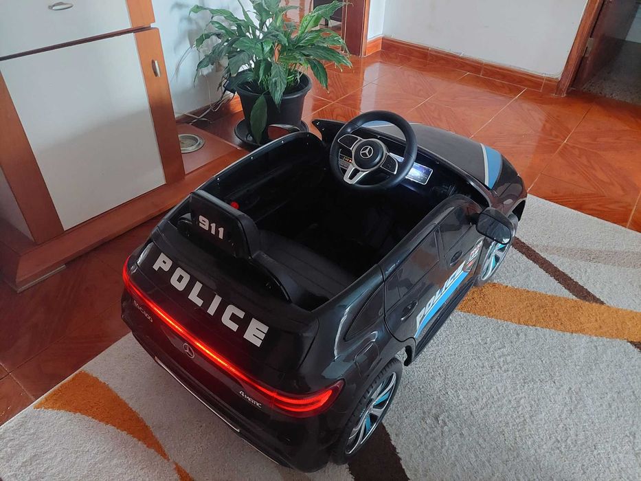 carro eletrico Mercedes eqc 400 police