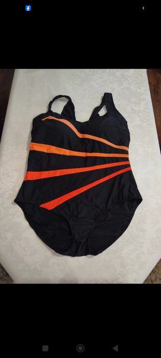 Czarny pasy wyszczuplający strój kąpielowy rozmiar 50