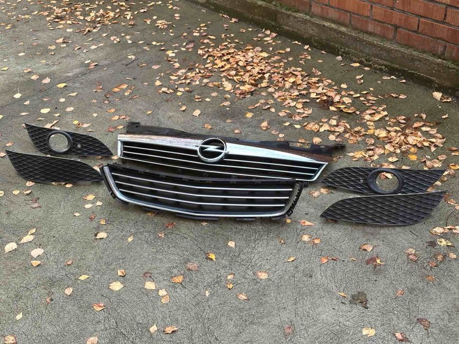 Opel Astra H нижні решітки бампера під туманки заглушки опель астра аш