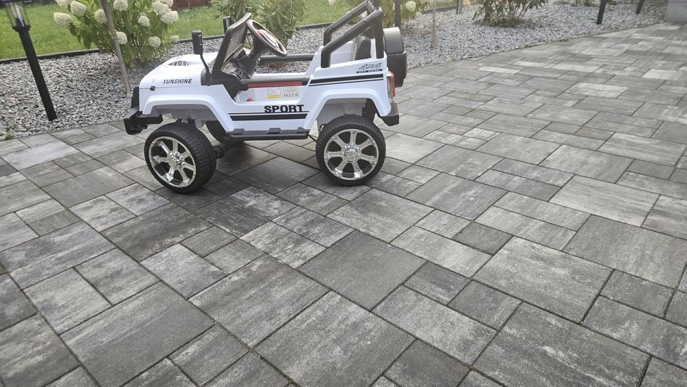 JEEP 4x4 Auta na akumulator SKÓRA GUMA 4 SILNIKI, 2x 12v 9ah, pilot,