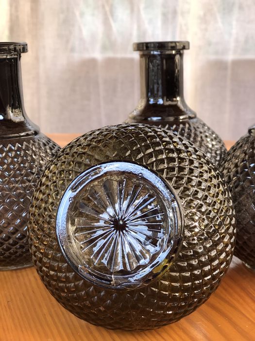 Ваза  ажурна чорна