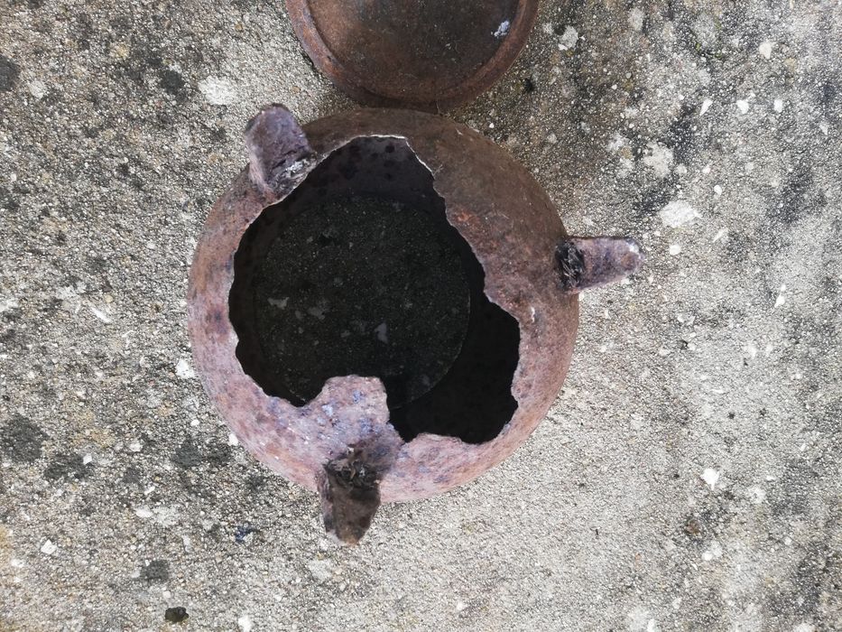 Panela em ferro com tampa