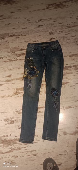 Dżinsy z kwiatami