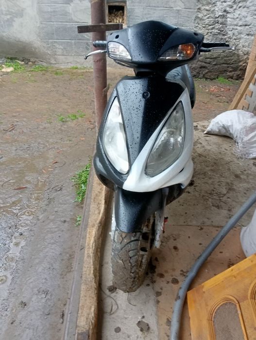 Продам скутера дуже хороший стан сів і поїхав комплект задня резина