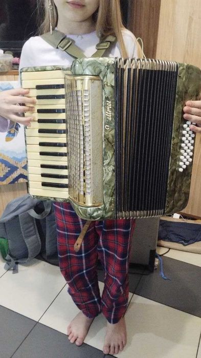 Продам аккордеон Weltmeister