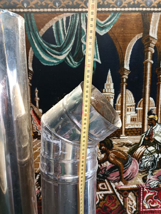 Salamandra a lenha em ferro fundido, rústica com tubos para  chaminé e