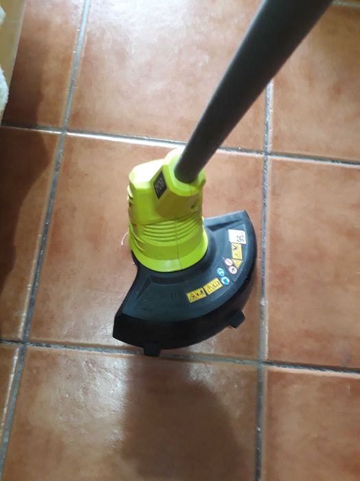 Aparador elétrico  RYOBI 350W 25CM