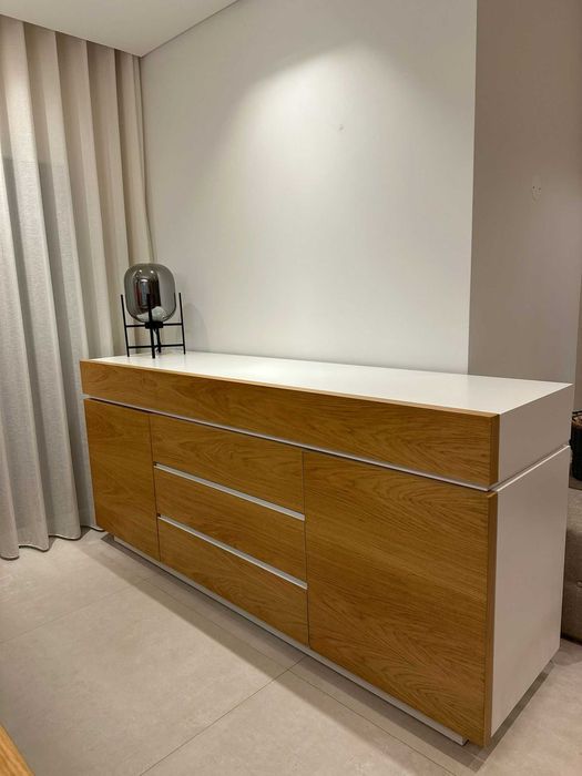 Aparador em Carvalho Natual e Branco Matte