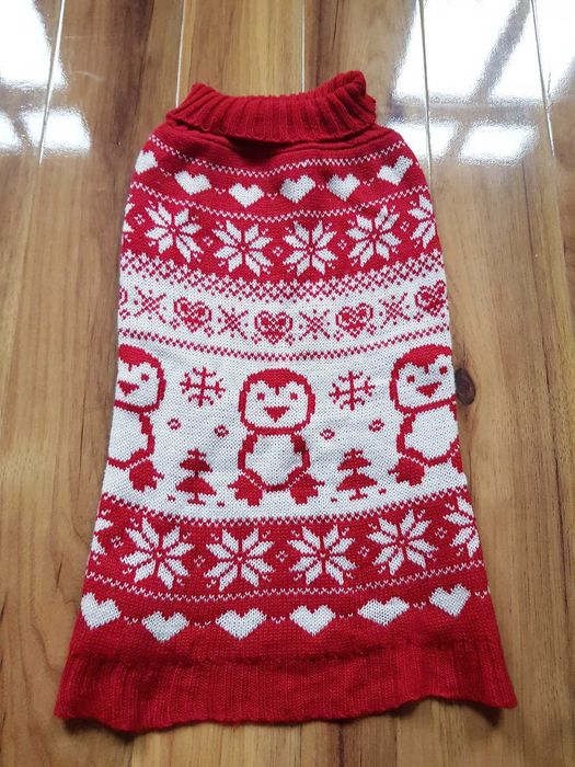 Czerwono biały świąteczny sweter dla psa z pingwinami sercami  L
