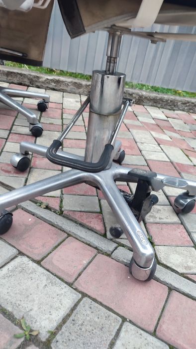 Крісло перукарське,для дому,комп'ютерне.