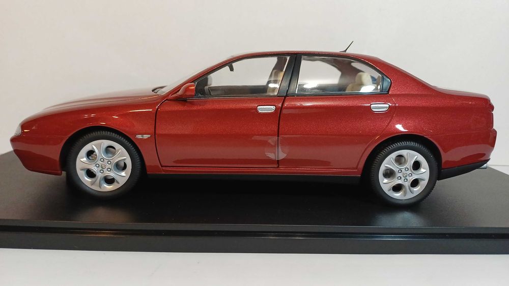1/18 Alfa Romeo 166 3.0 V6 - Mitica