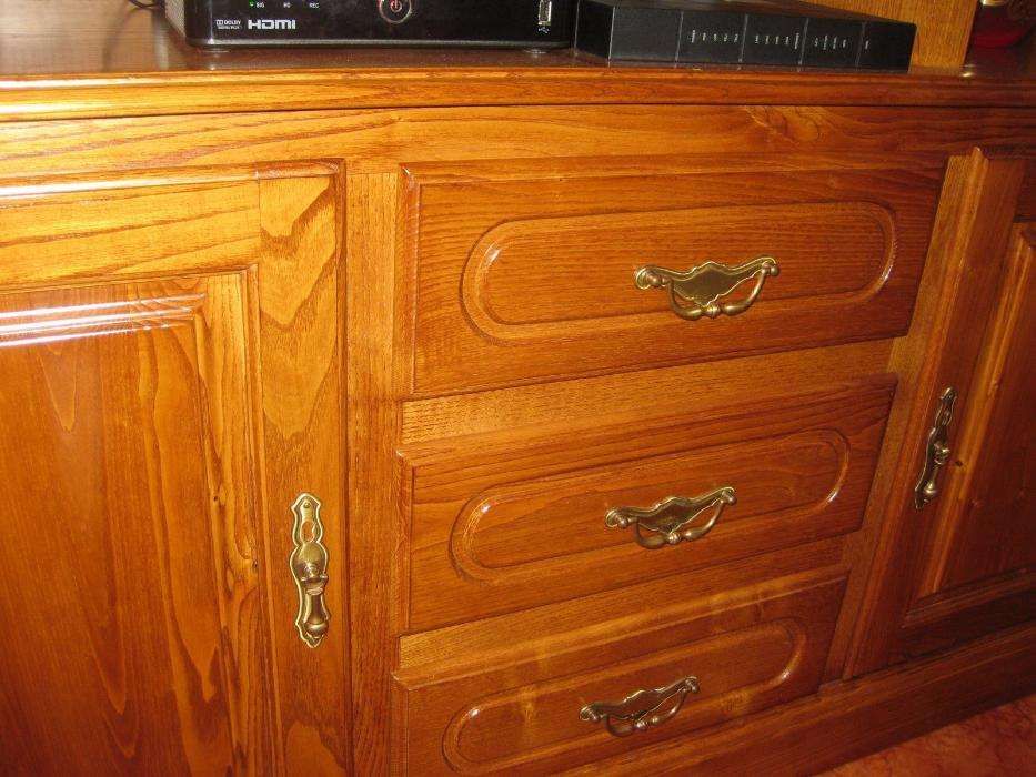 Móvel para Sala de Estar ou Jantar em Carvalho