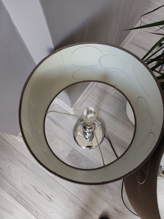 Ładne, duże lampy stołowe