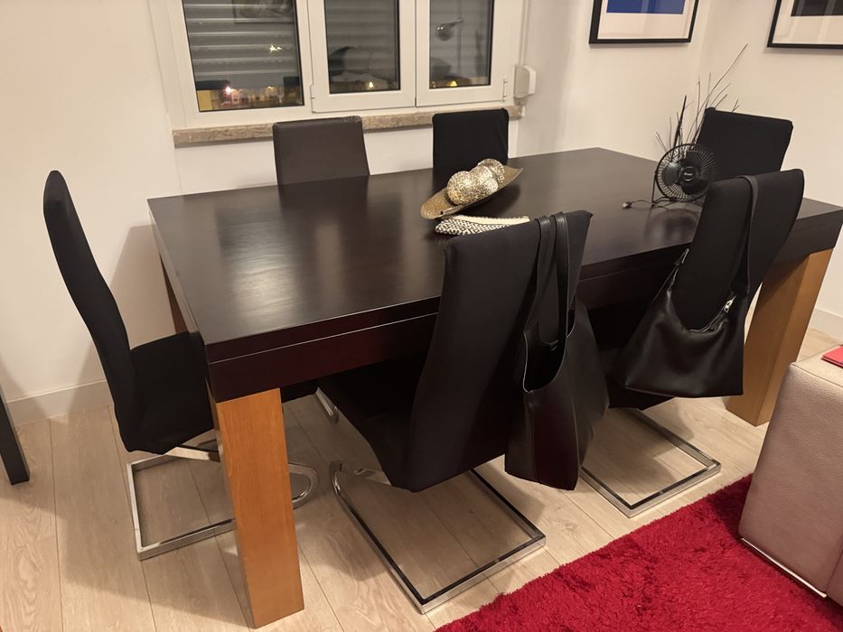 Mesa de Jantar de Madeira
