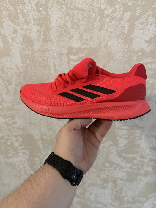 Нові кросівки adidas