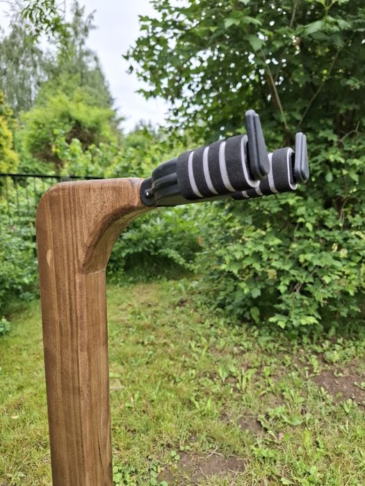 Stojak gitarowy z drewna