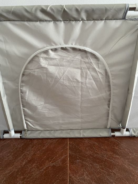 Parque infantil cinza