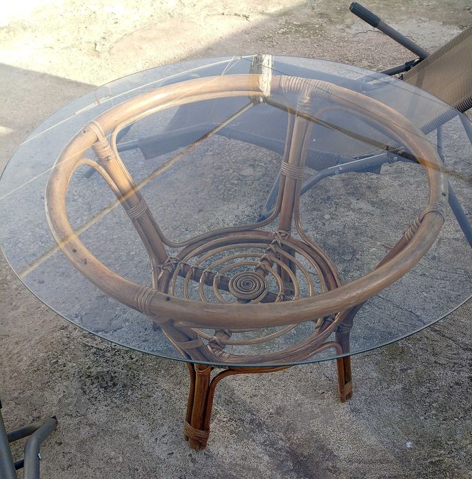 Mesa de centro em bambu e vidro