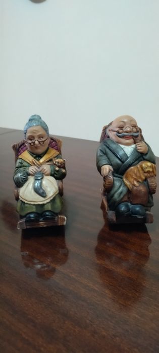 Estatuetas pintadas à mão