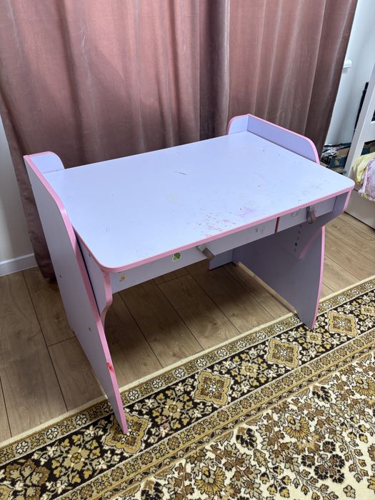 Стіл шкільний та крісло