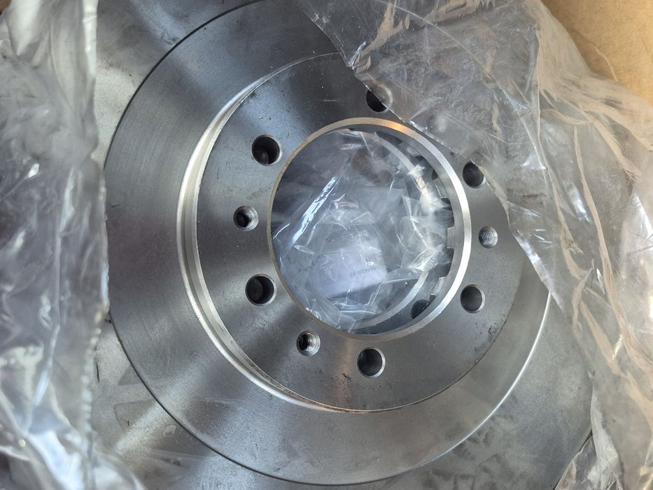 Тормозные блины мицубисм палжеро.спрт.л200 паджеро2