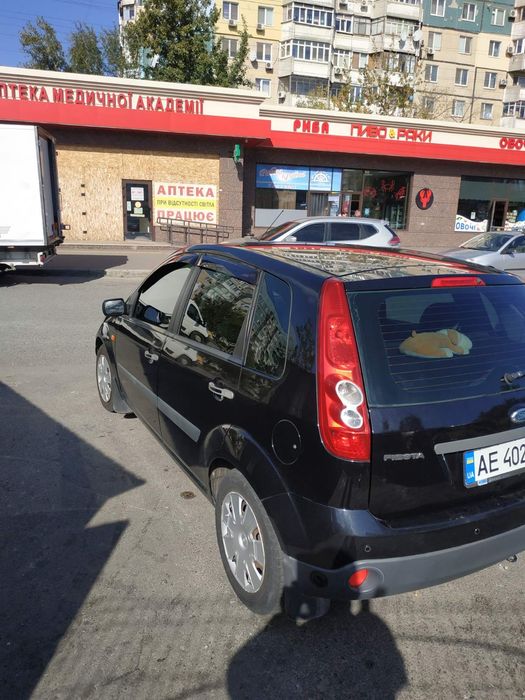 Продам фиесту газ.бенз.не крашена не одна деталь.кузов оцинкован.стекл