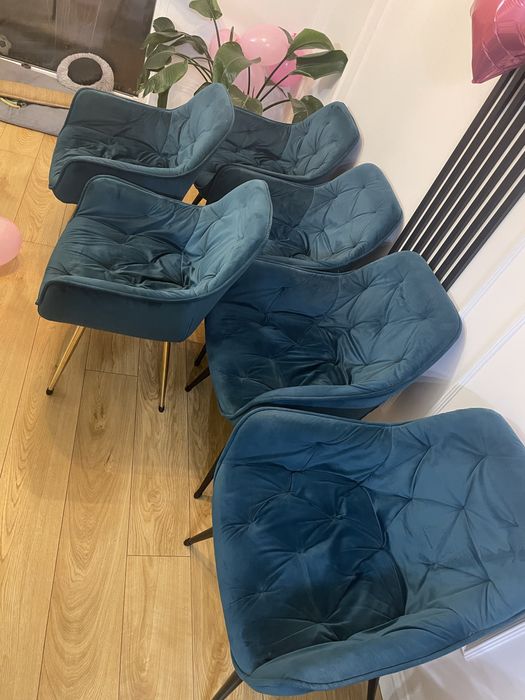 6 zielonych krzeseł