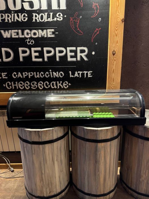 Суші кейс, холодильна вітрина Hoshizaki